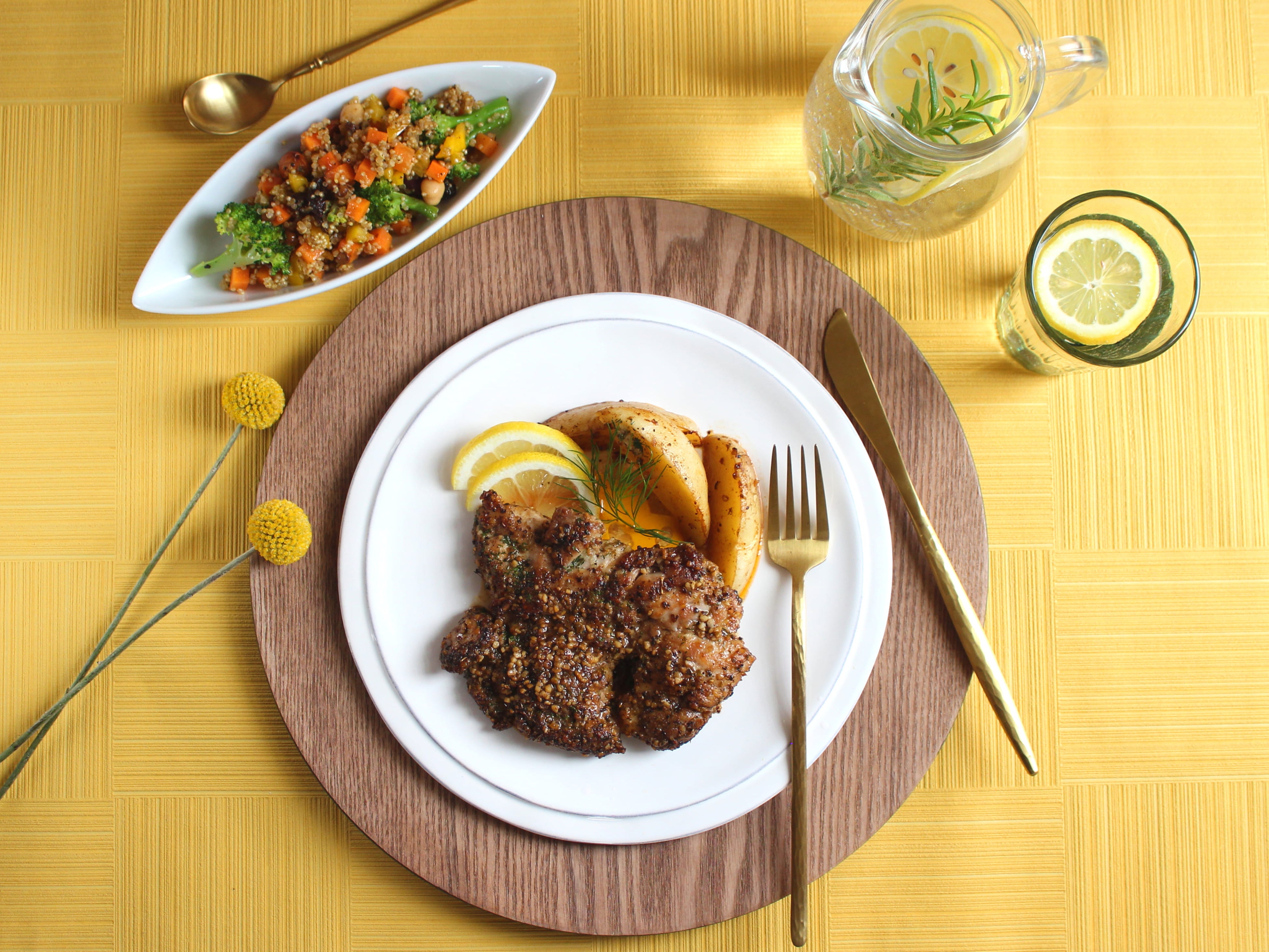 レモンとディルのグリークチキン  &ガーリックポテトのグリル アーモンド香るキヌアのサラダ