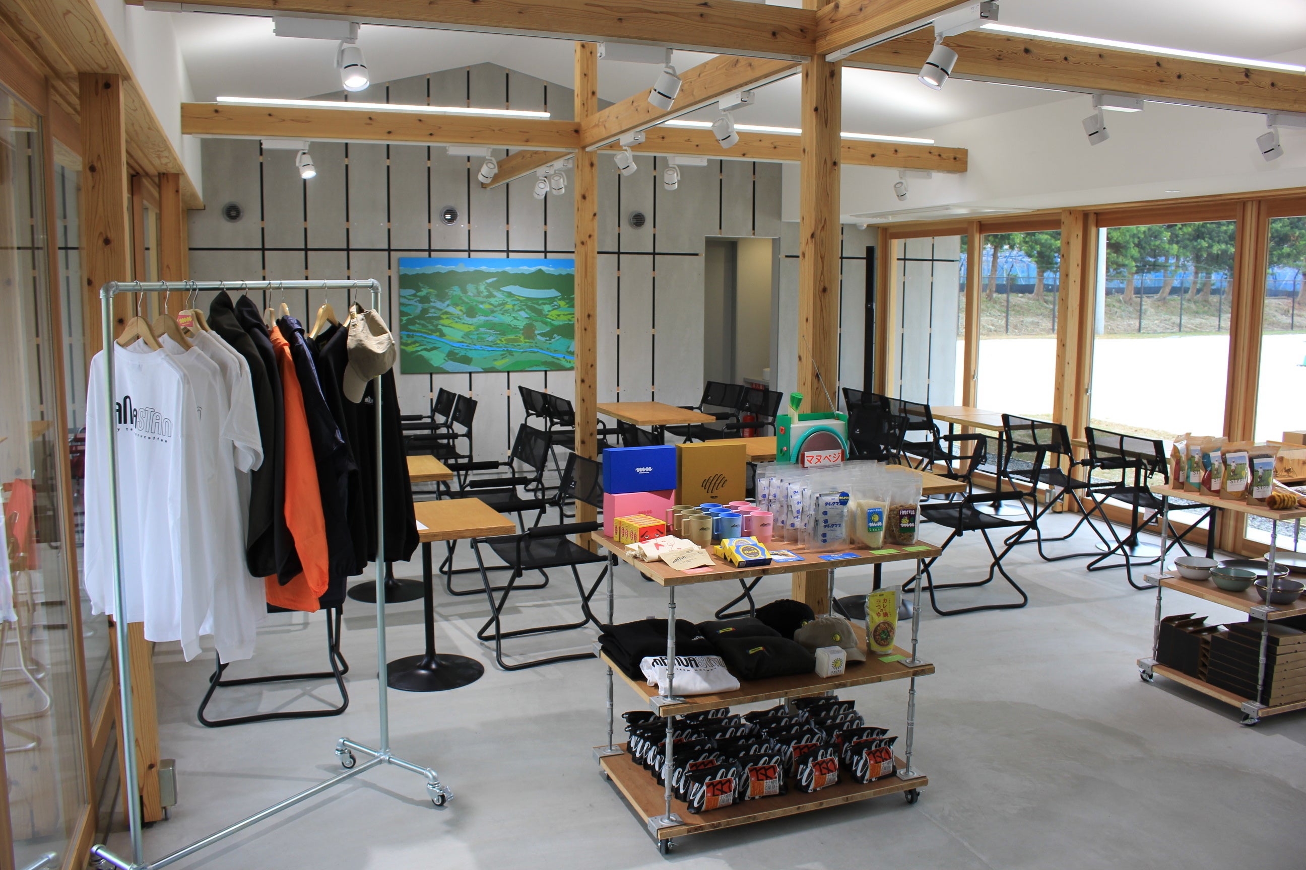 カフェ＆ショップ manuastand（マヌア・スタンド）