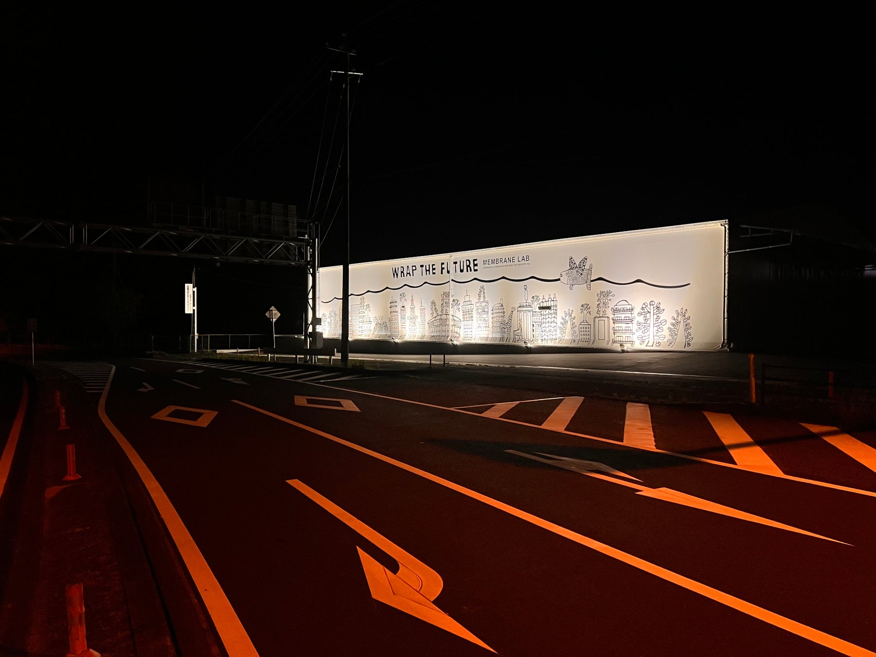 夜間ライトアップは18時30分~23時迄