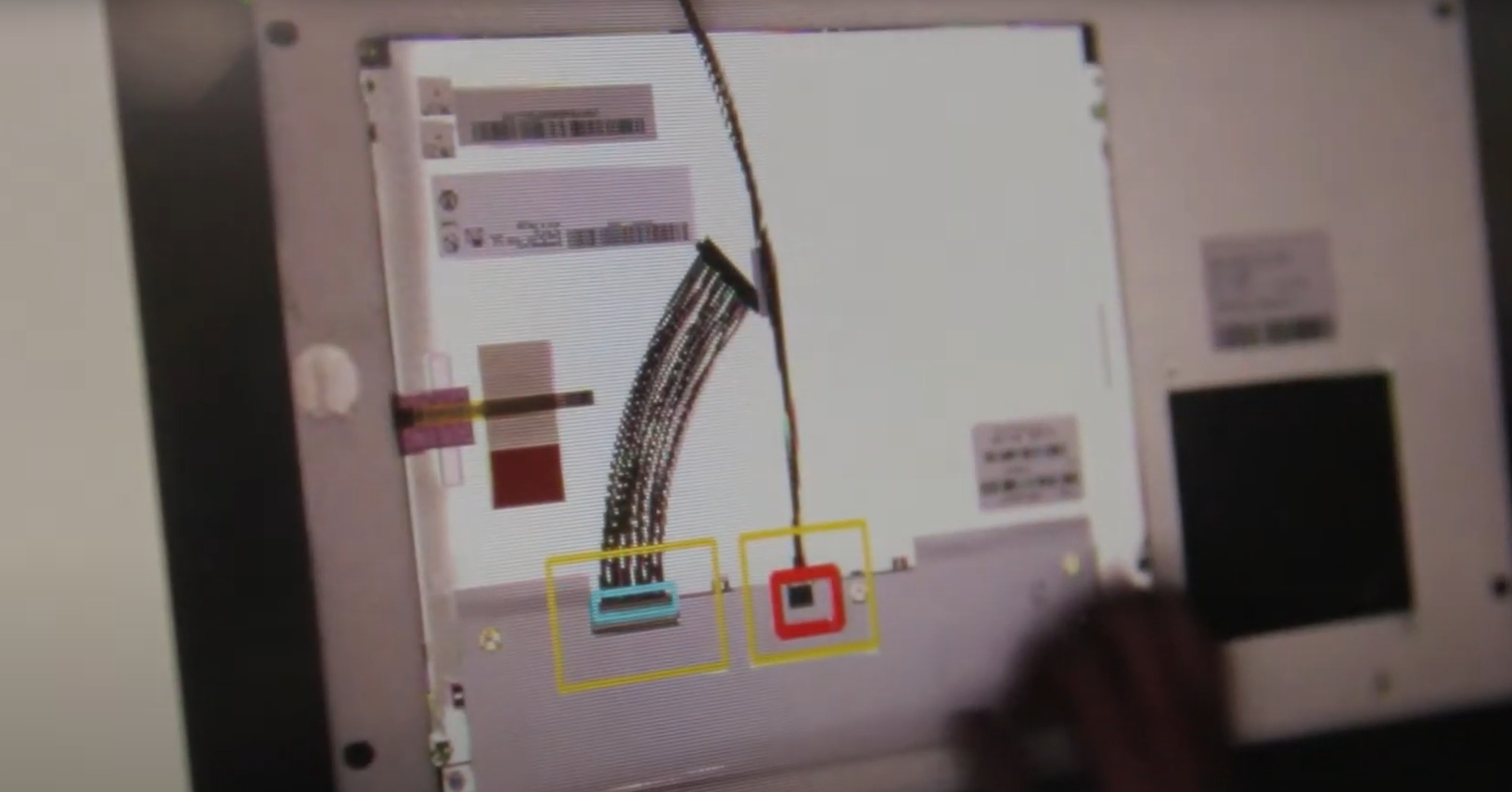 取り付けられた部品が画像認識されている様子