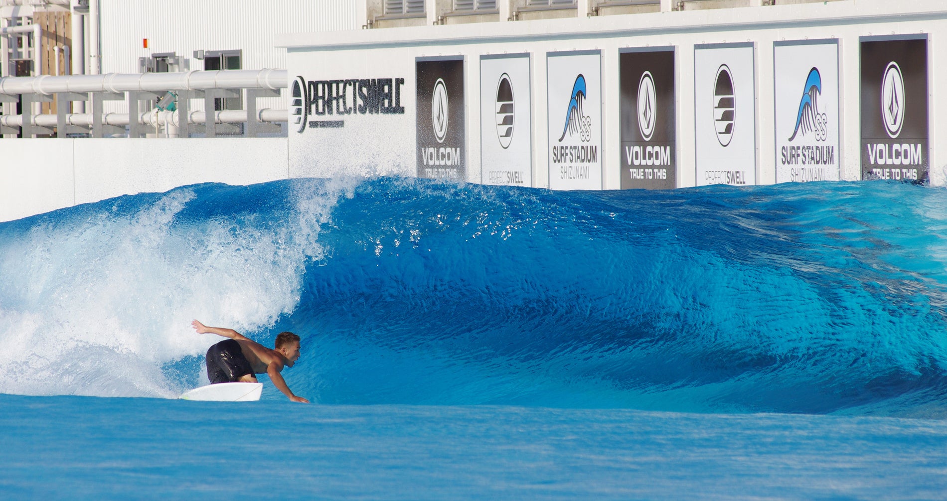 村上舜プロによるPerfectSwell®︎でのライディング