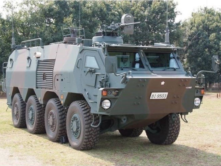 化学防護車及び生物偵察車の後継として装備し、放射線（γ線・中性子線）の測定、有毒化学剤（気状・液状）及び生物剤の検知・識別機能をもって汚染状況を解明します。