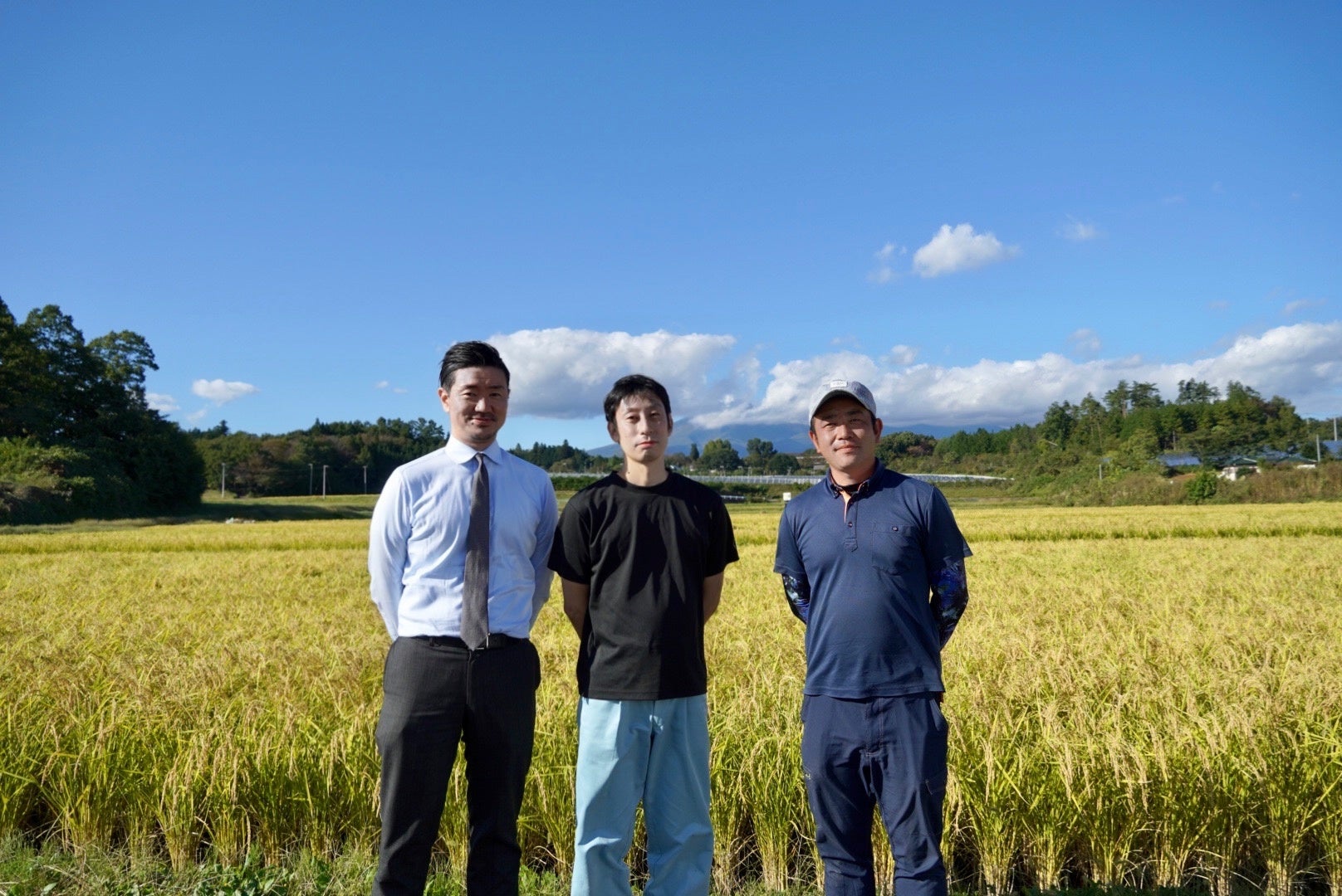 左から 笹一酒造 代表取締役社長 天野怜、笹一酒造 佐藤洋介杜氏、農業法人「こぴっと」三井勲社長
