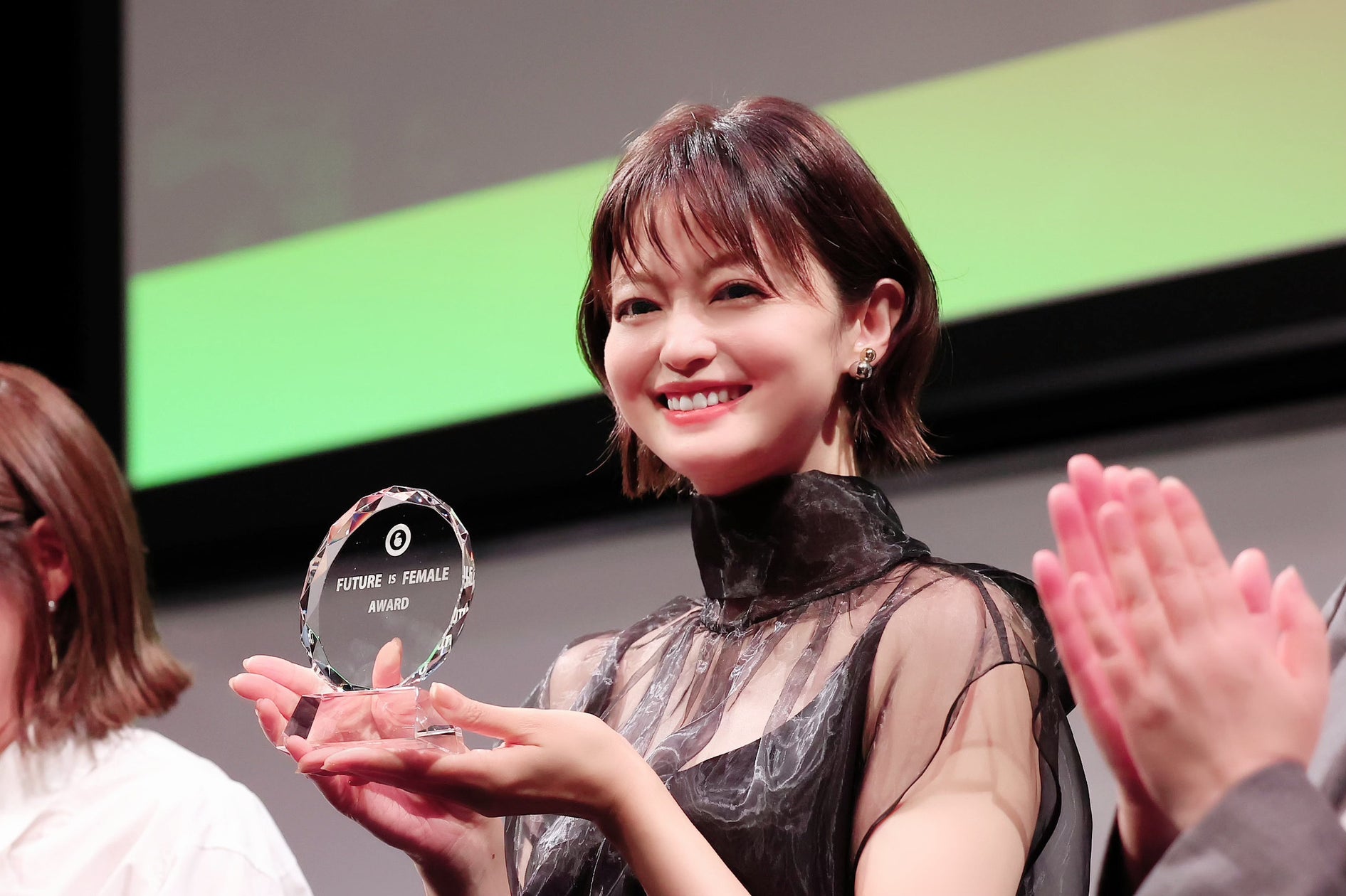 女優 小林 涼子