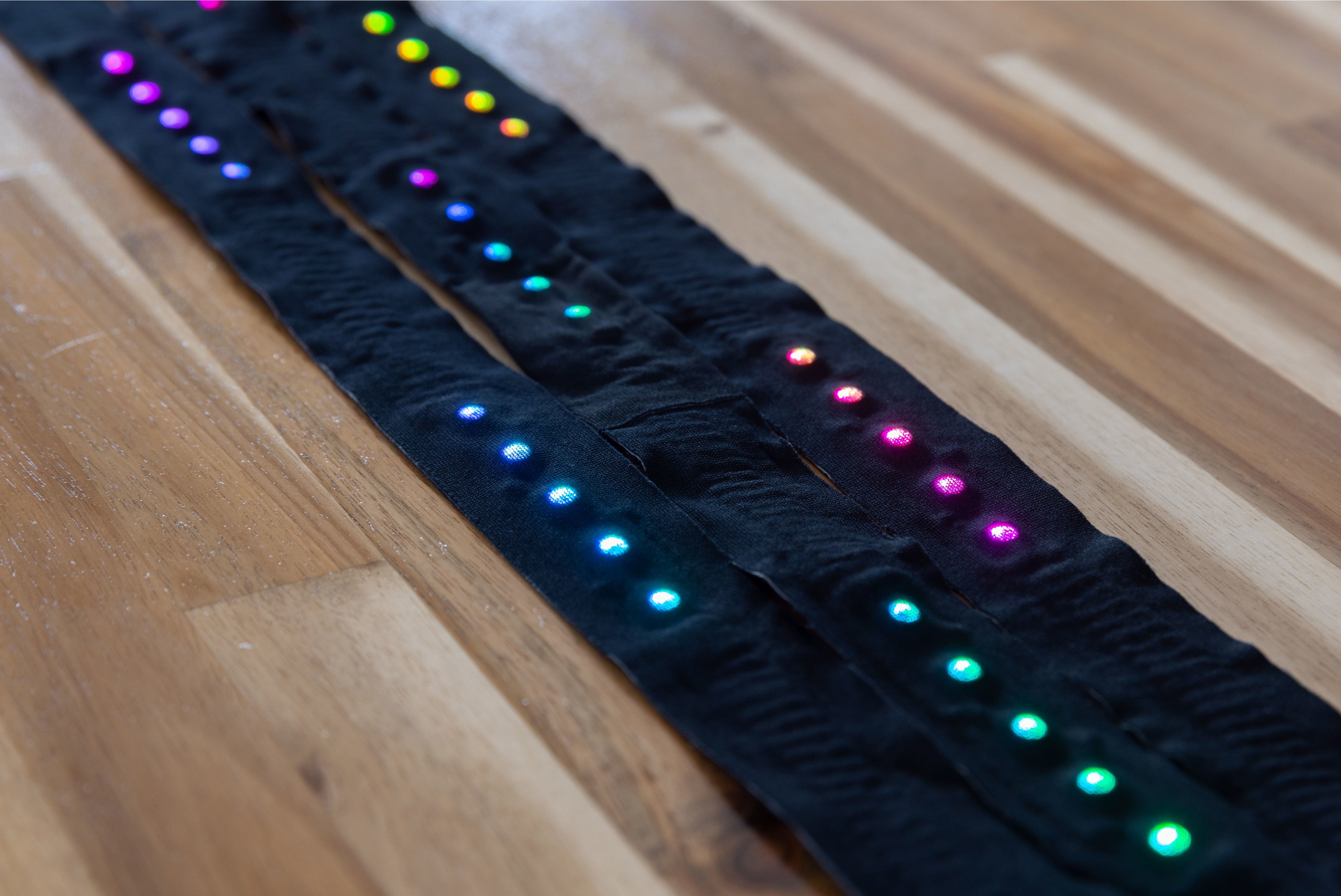 データ送信も可能な布でできた電線