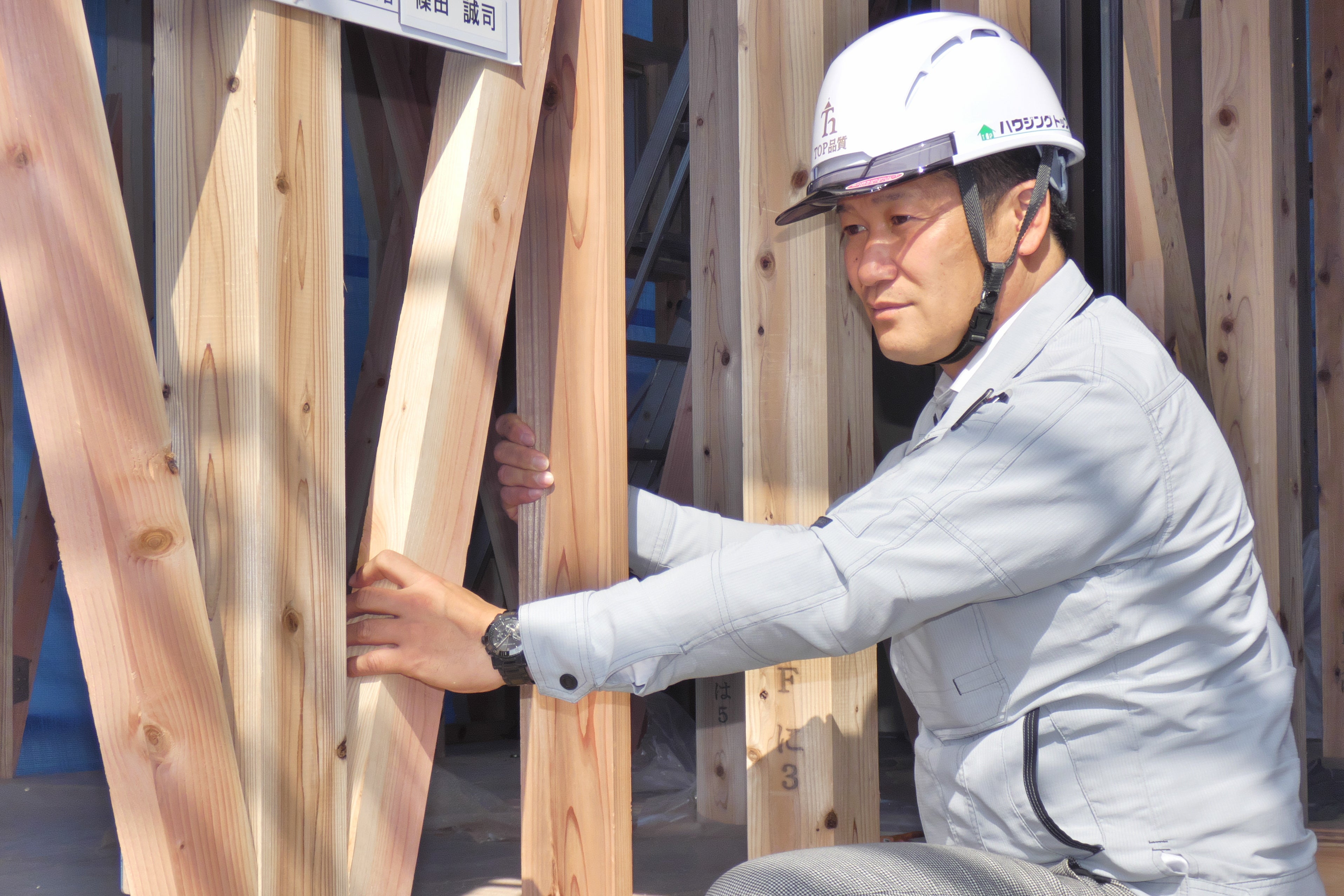 現場パトロール中のハウジングトップ小坂社長