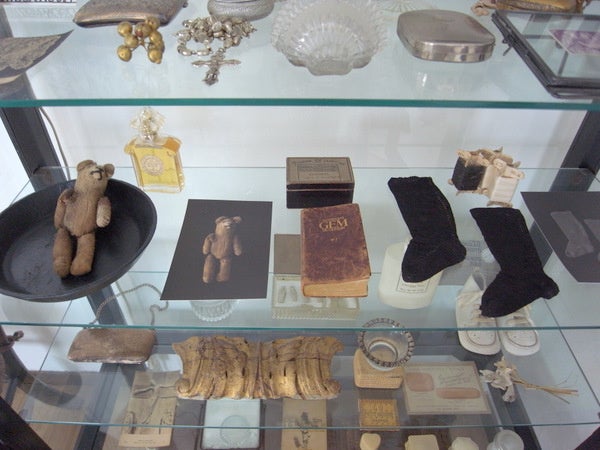 作家の感性がのぞくアンティーク類