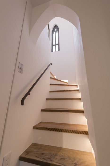 教会の塔をイメージした階段