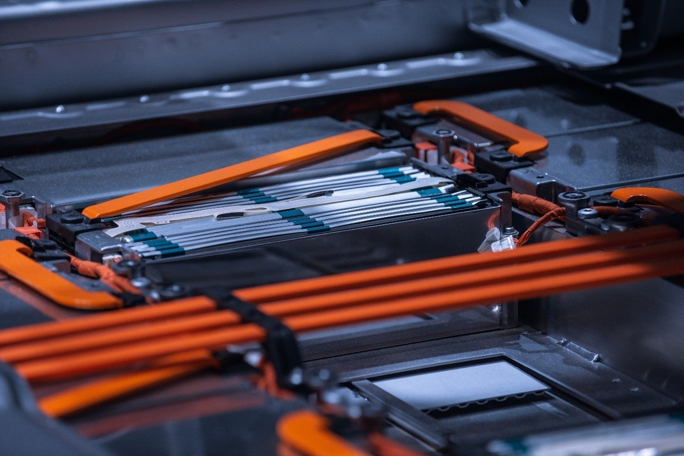 バスバーが走るEV車体