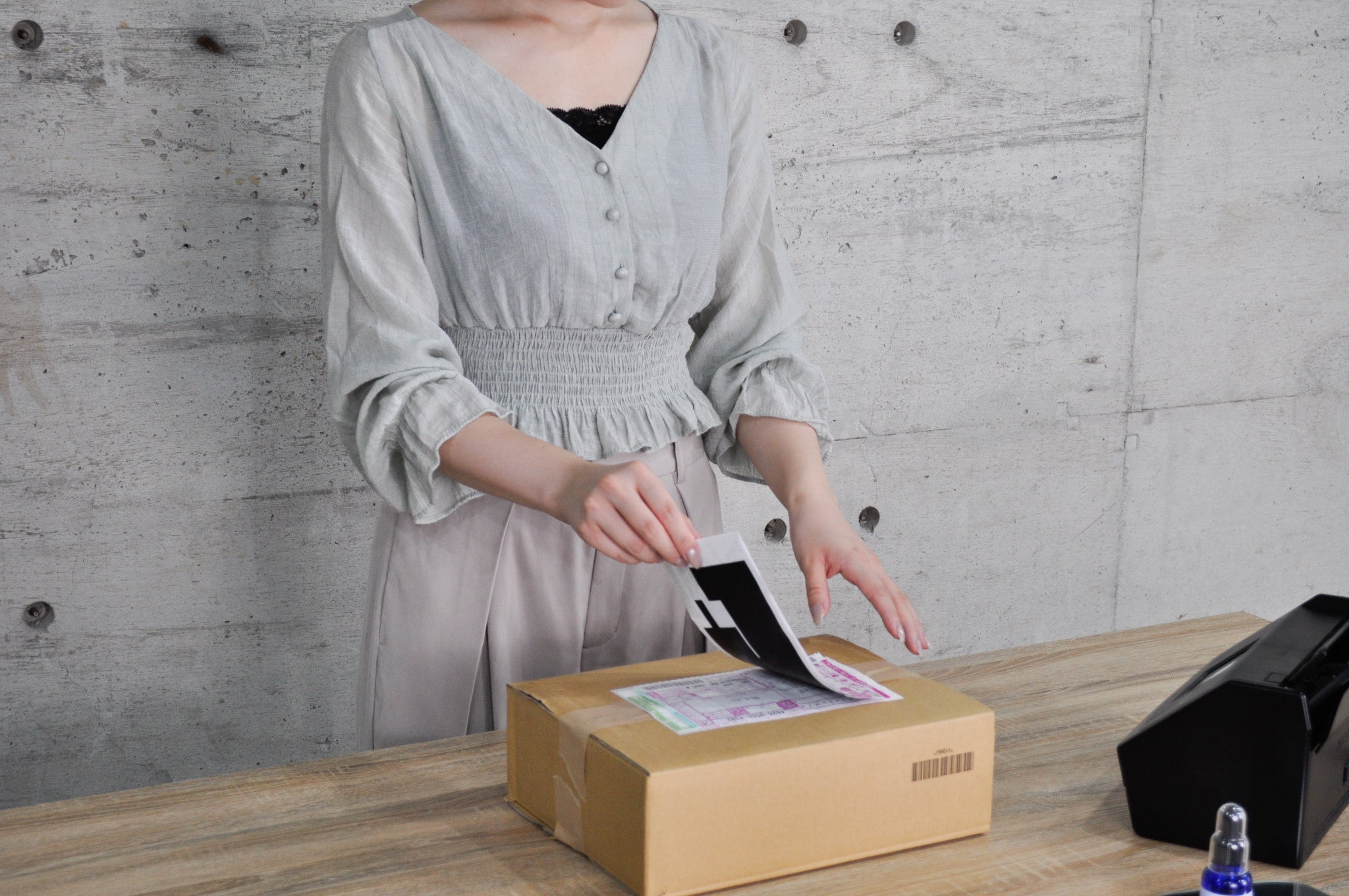 配送伝票をはがす