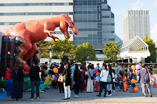 ふわふわ遊具や縁日コーナーなどのブースも盛りだくさん