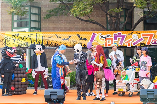 ステージでの仮装コンテストには今年も気合満点の参加者が多数エントリー
