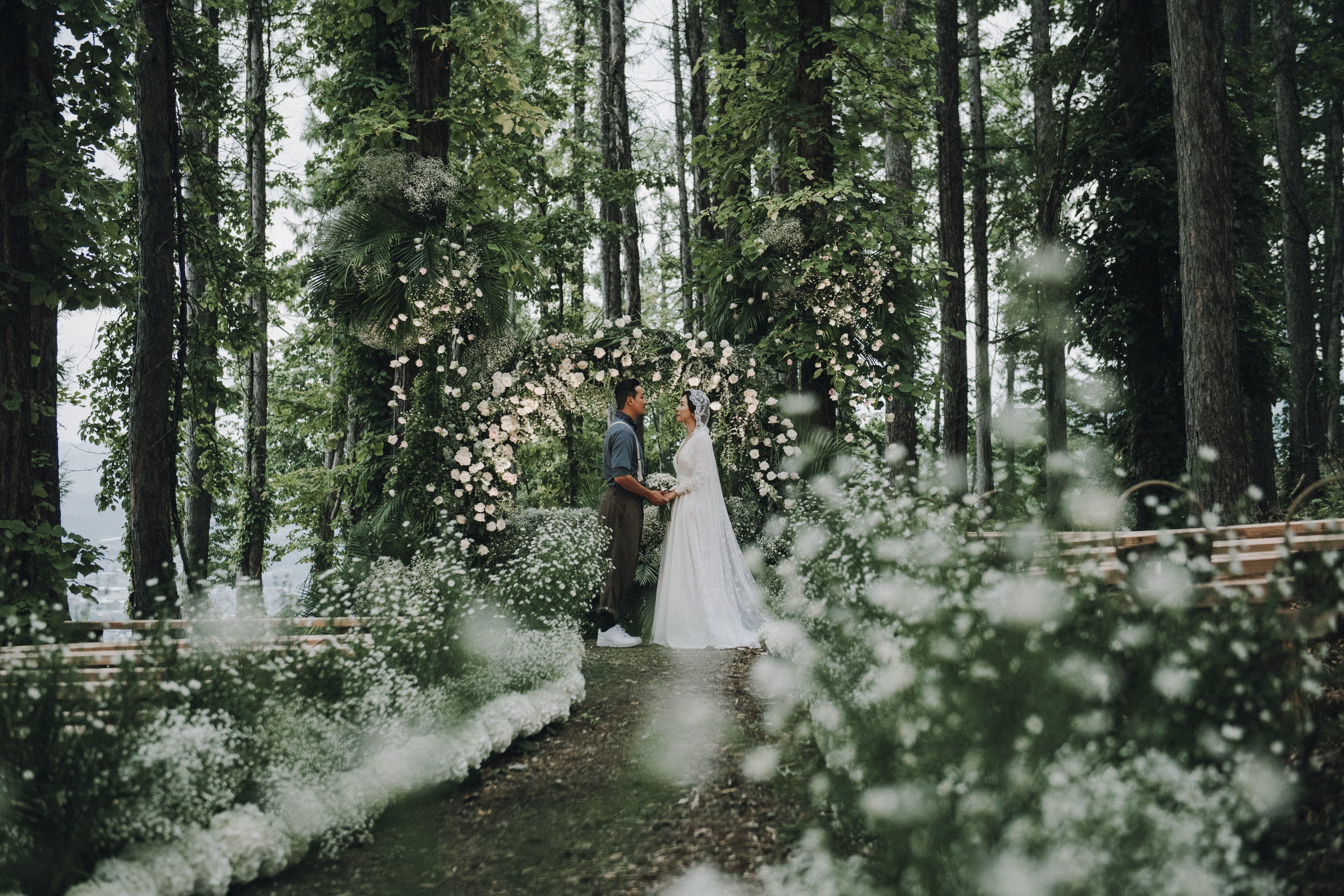 森の中でのウェディング