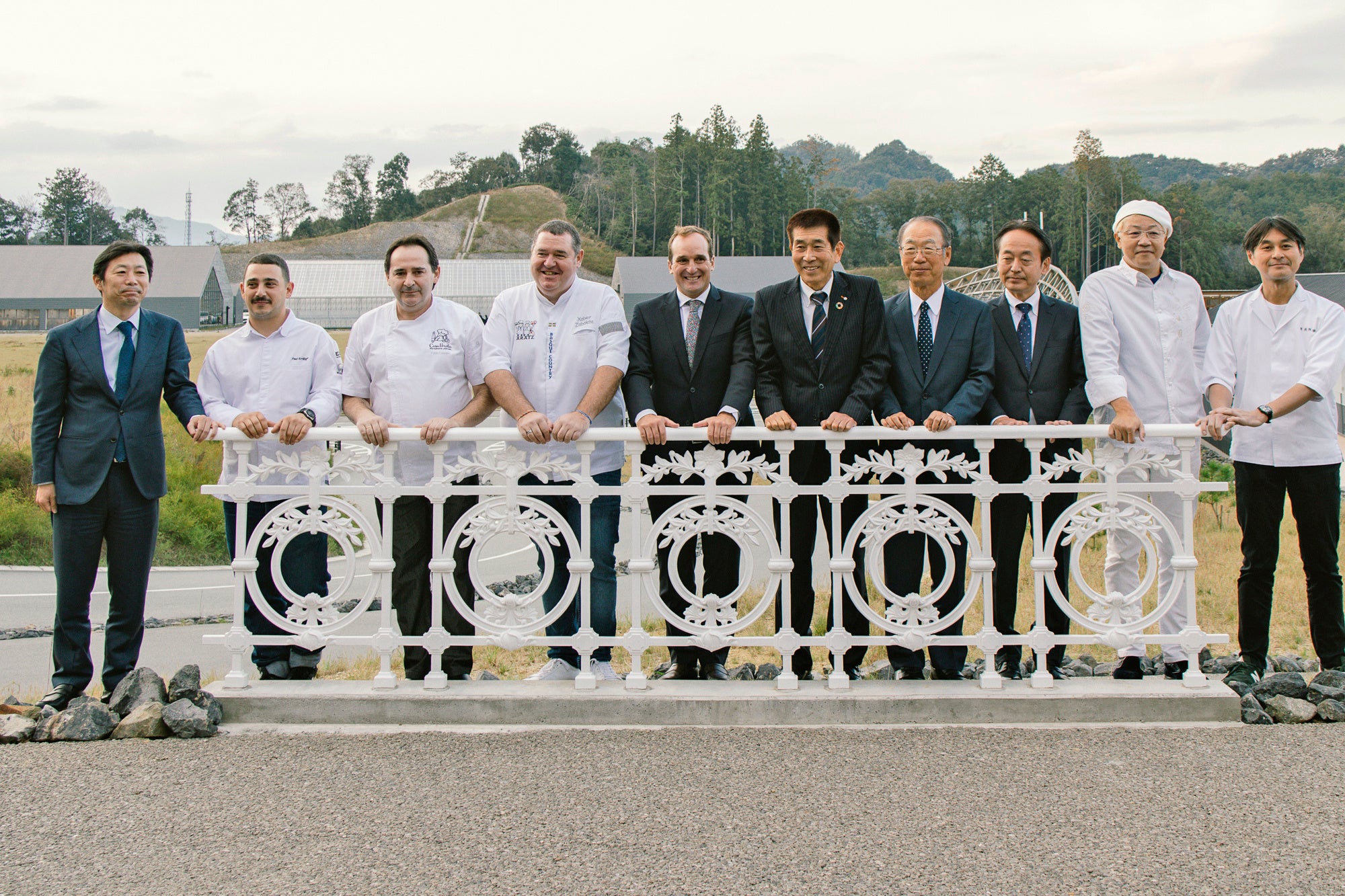 「友好祭」での欄干除幕式の様子（2022年11月）