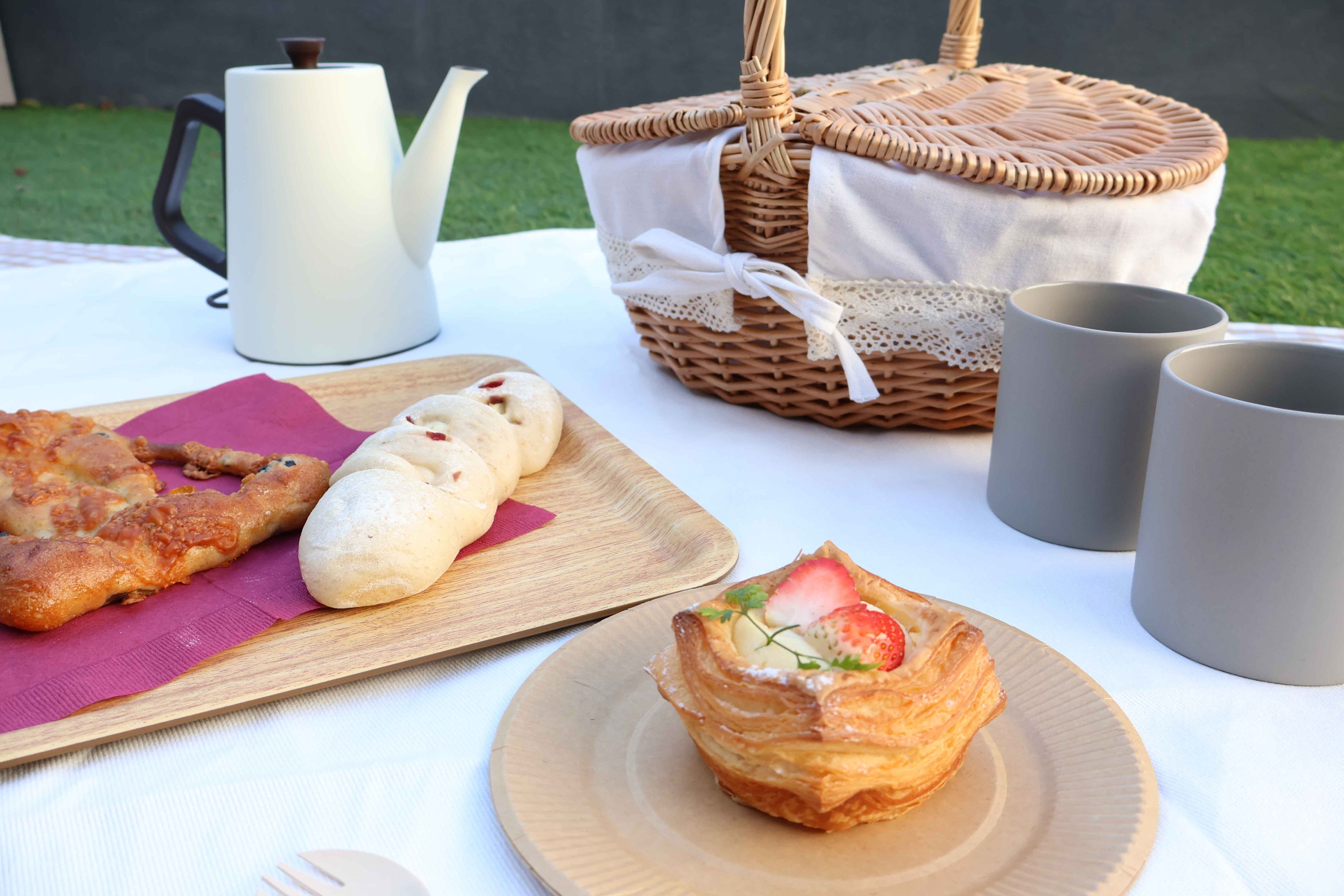 テラスでのピクニック（イメージ）