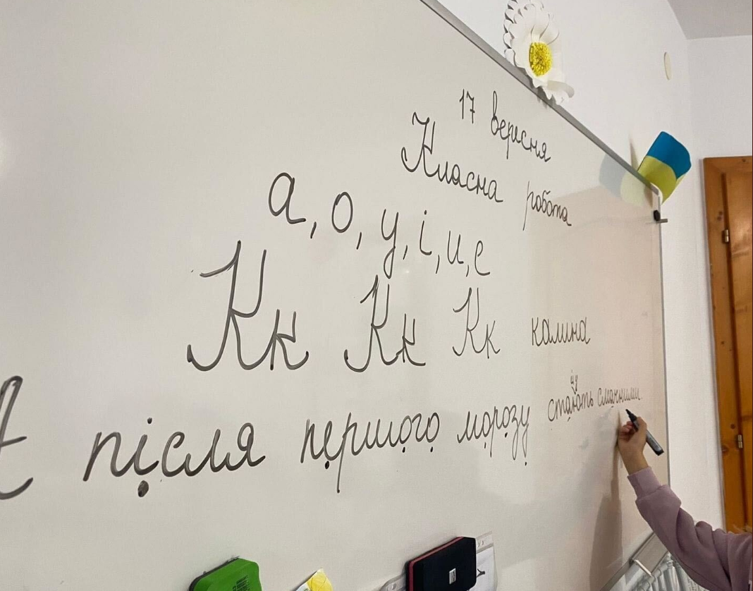 勉強するこどもたち