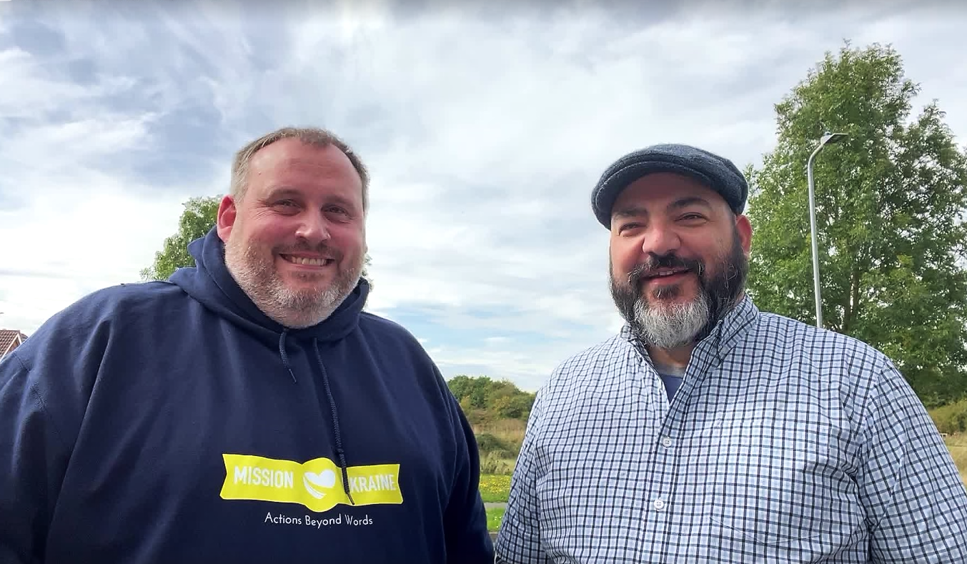 サイモン（左）とトラヴィス（右）