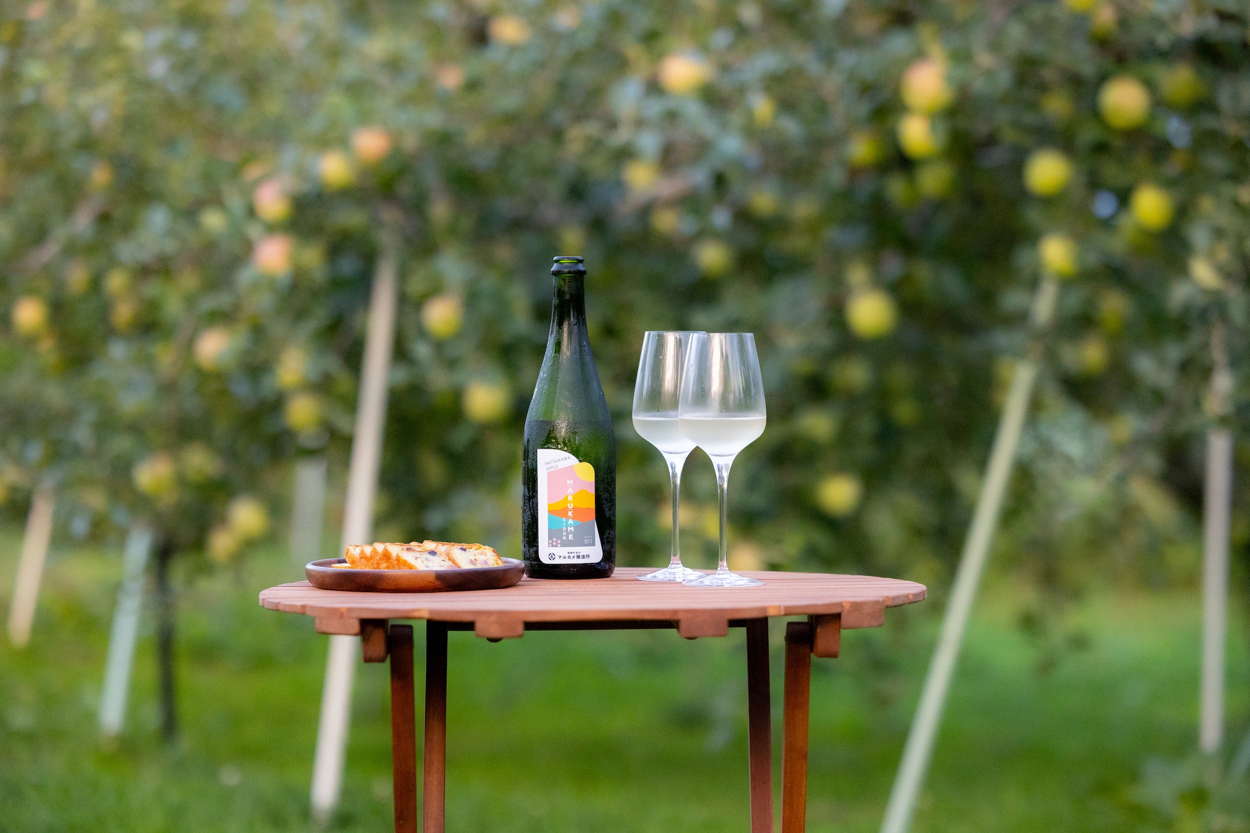 乾杯用のシードルとおつまみ