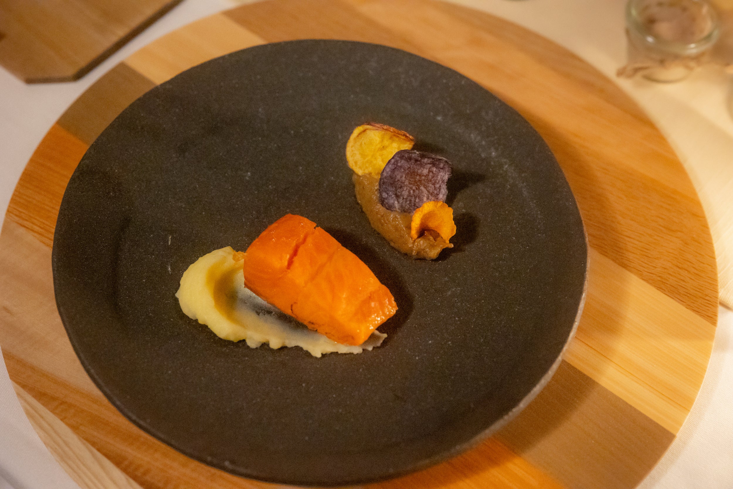 魚のオールドブル（アルプスサーモンの瞬間燻製・りんごの枝を使って）