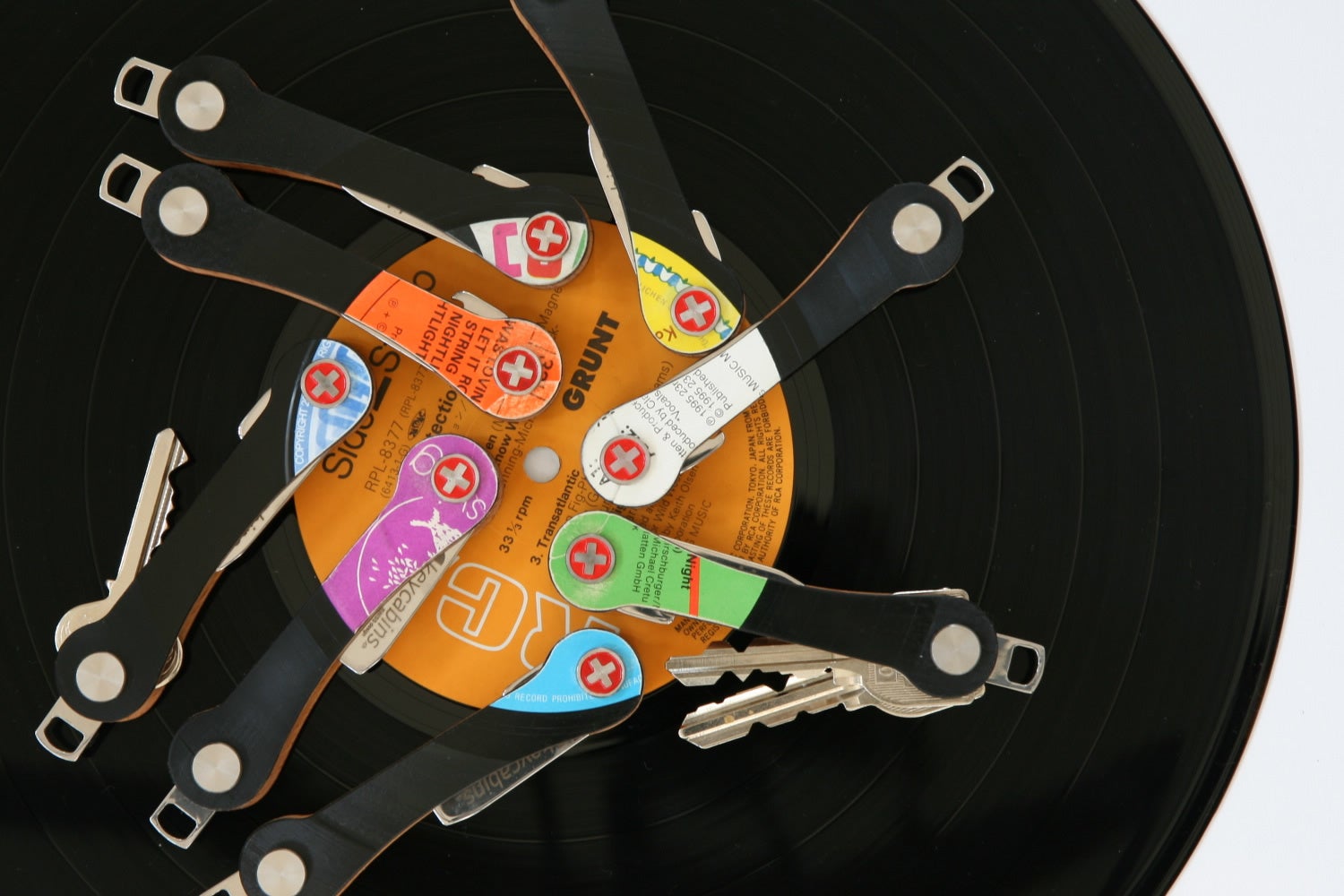 不要になった中古レコードから作られたkeycabins