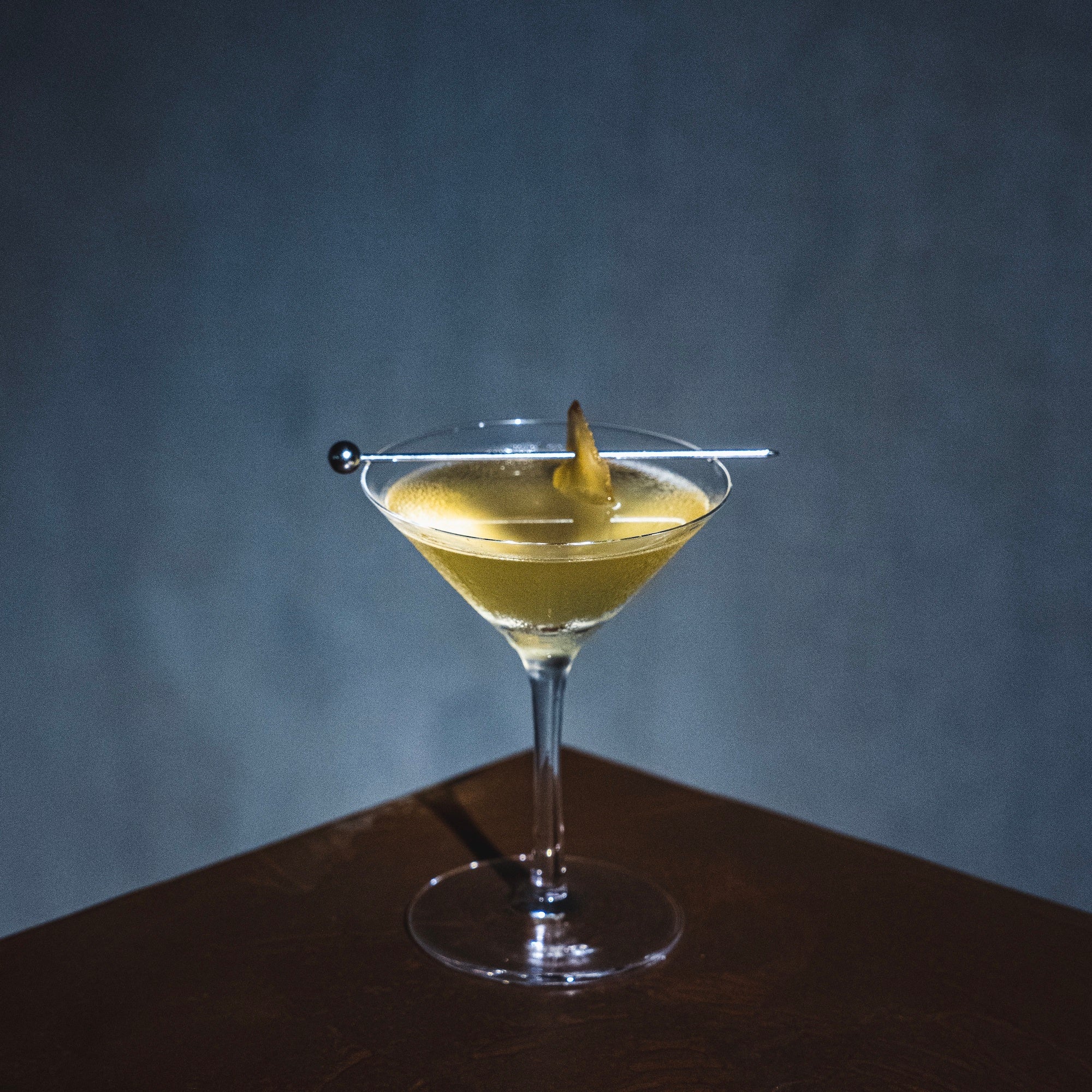 台北マティーニ：孝芳堂オリジナルカクテル。ジンとウォッカと台湾紹興酒とジンジャーのカクテル。東洋の風味が絶妙に絡み合う一杯です。