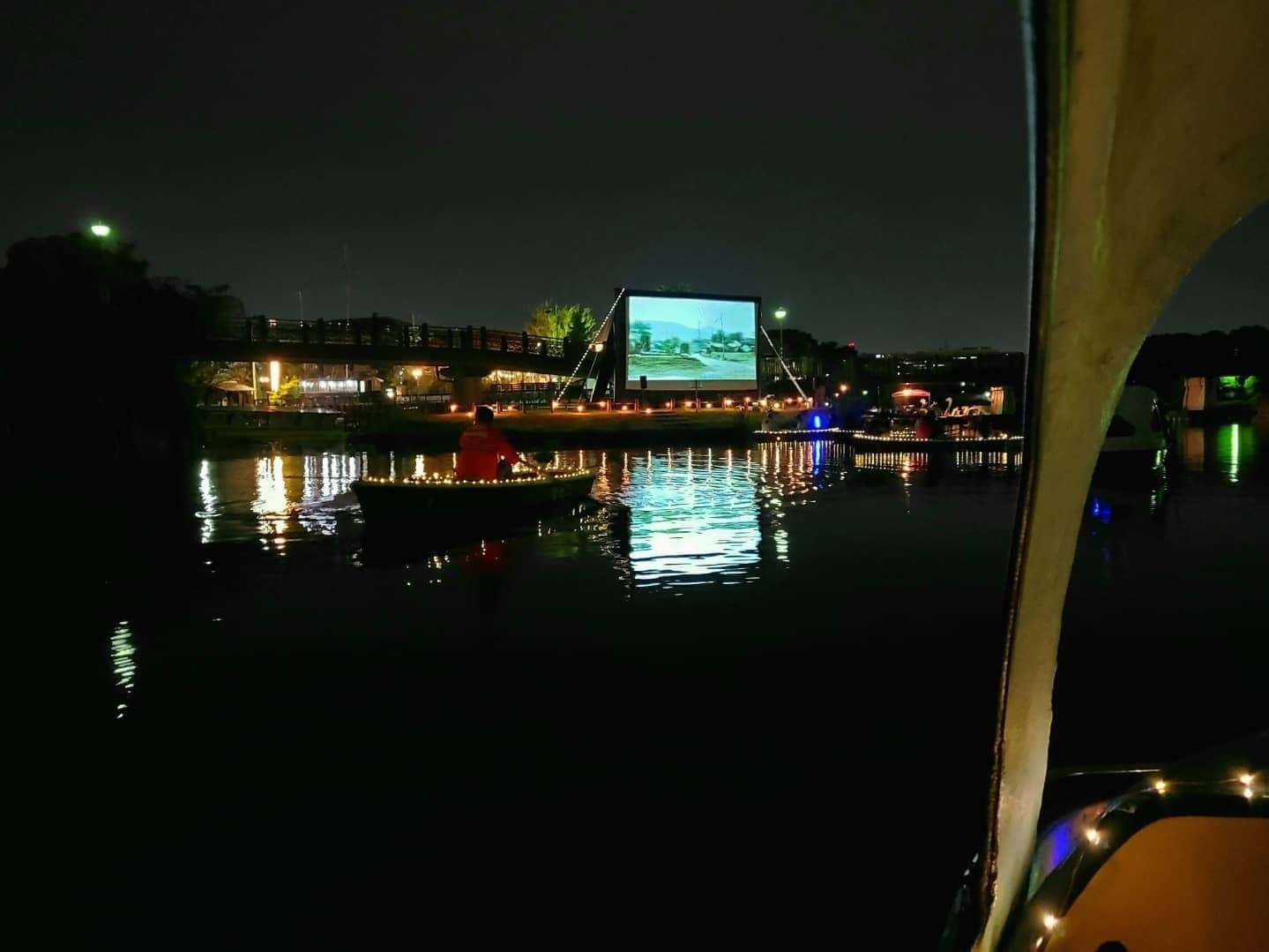 被災者を招待してのボートシアター