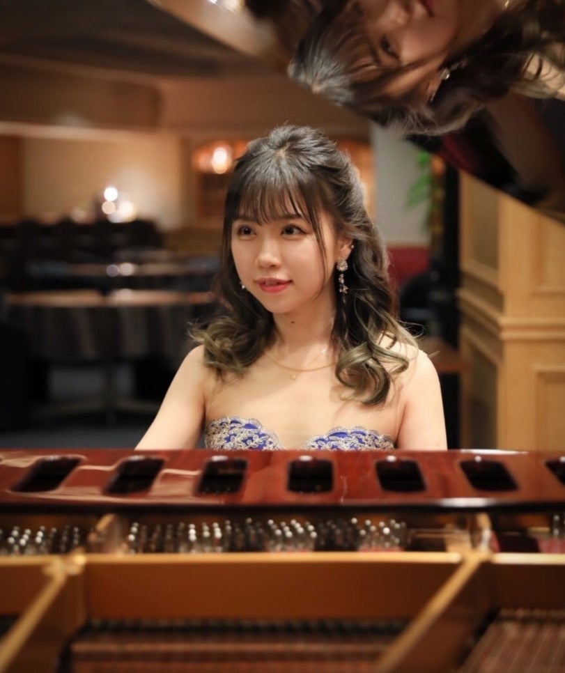 特殊メイクピアニストで旅人。速弾きや即興が得意。