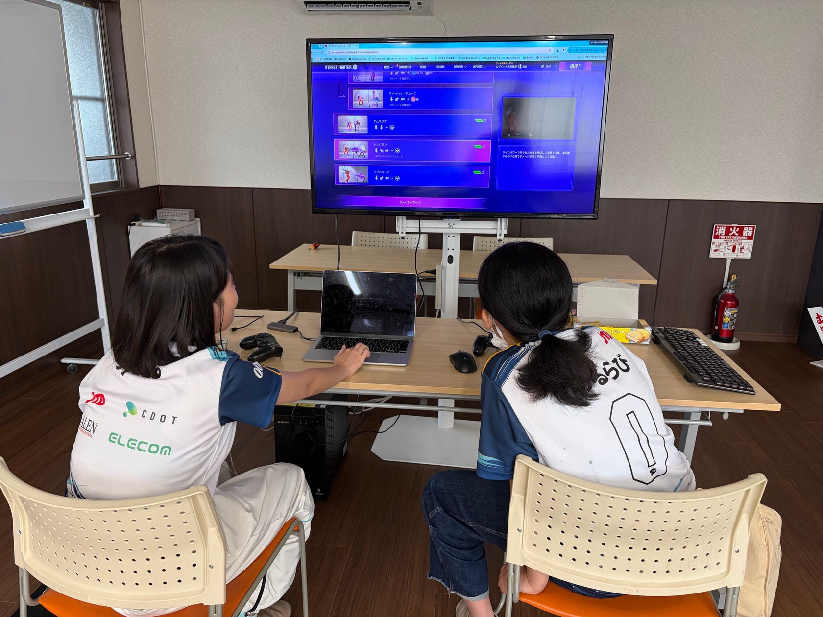 eスポーツ交流会開催!スト6女性プロ・Syado選手が中学生と熱戦 eスポーツ交流会開催!スト6女性プロ・Syado選手が中学生と熱戦