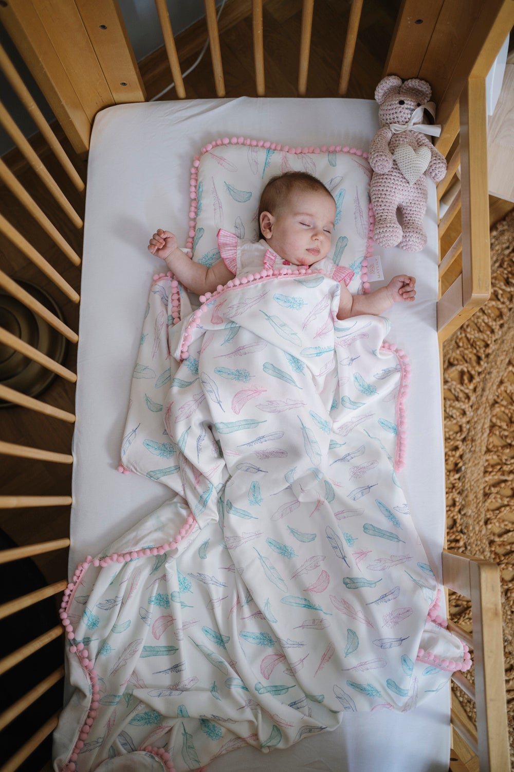 ポンポンベビーピロー ¥5,390-(税込) ポンポンサマーブランケット¥15,180-(税込)