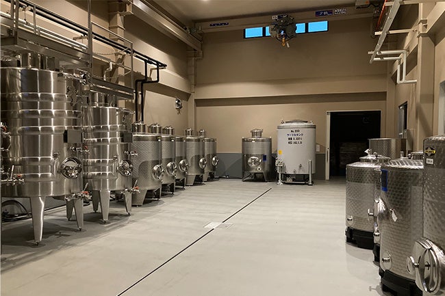 醸造が始まるワイナリー内観