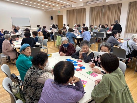 常滑市にて「懐話ふだ」を用いた認知症予防活動を実施!約50名の参加者と回想法で交流 常滑市にて「懐話ふだ」を用いた認知症予防活動を実施!約50名の参加者と回想法で交流