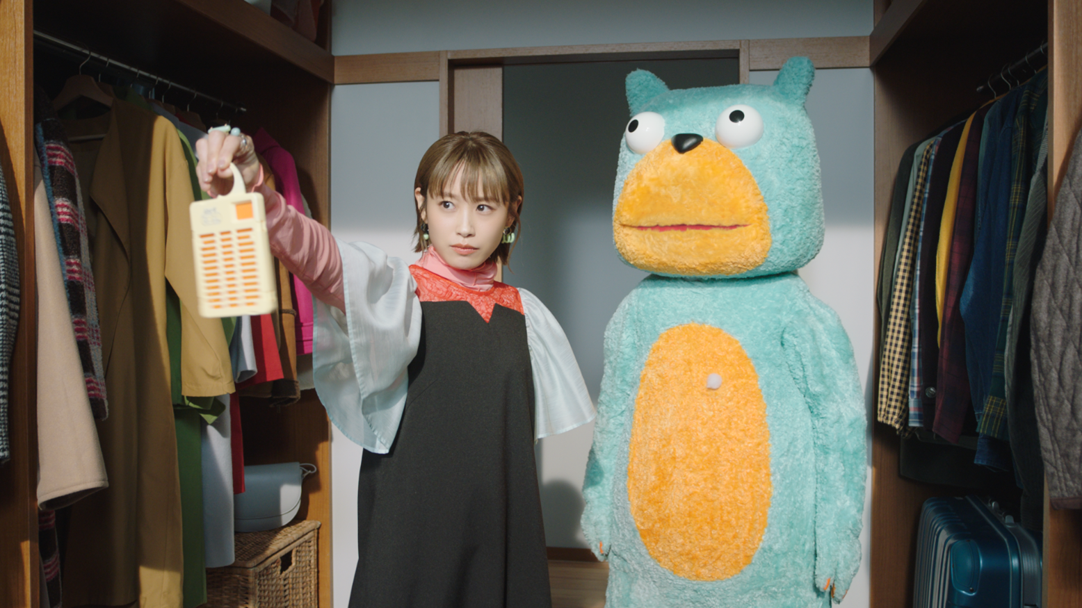 「ムシューダ」新CM　“音痴な虫”編