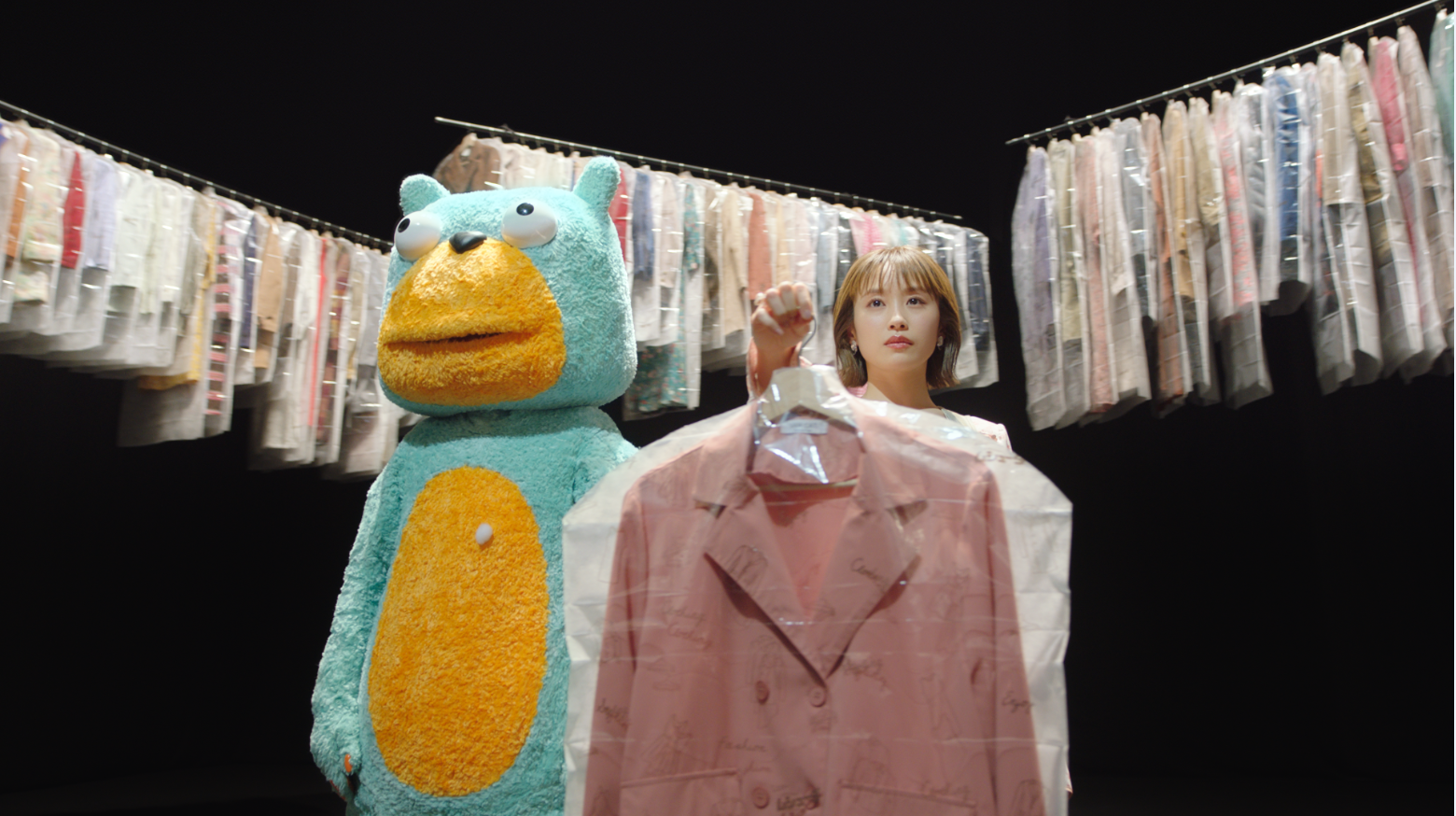 「ムシューダ」新CM　“防虫防虫防虫”編