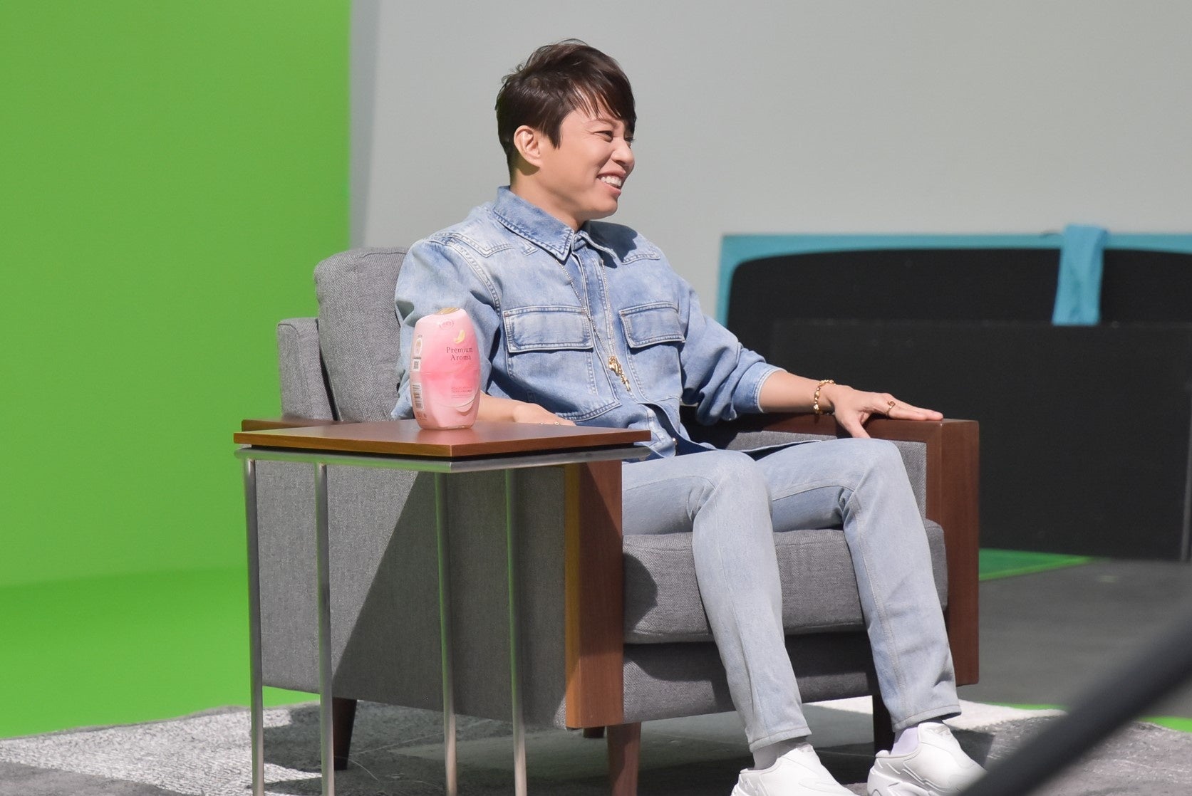 エステー それではお聴きください 西川貴教さんで かおりラヴソング どうぞ 消臭力 Premium Aroma 新cm できました 22年11月14日 月 から全国でオンエア開始 エステー株式会社のプレスリリース エステー それではお聴きください 西川貴教さんで かおりラヴソング どうぞ 消臭力 Premium Aroma 新cm できました 22年11月14日 月 から全国でオンエア開始 エステー株式会社のプレスリリース