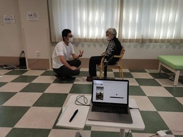 デモ機を用いたタスク実施時の様子