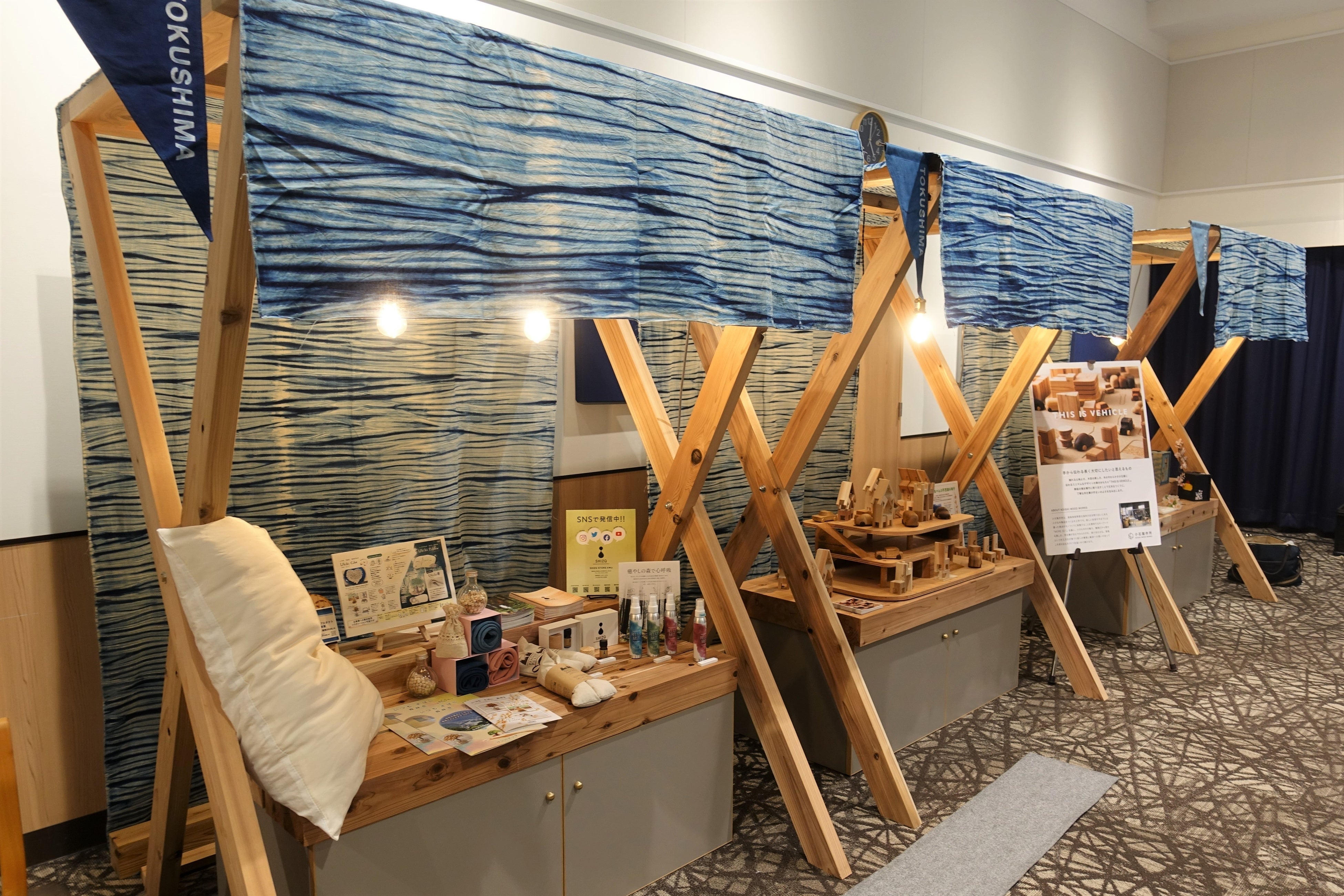 県内で新たに開発された木製品の展示も行われました。