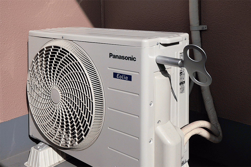 なんと勝手に回り出す！ その様子はまるで「ぜんまい仕掛け」！