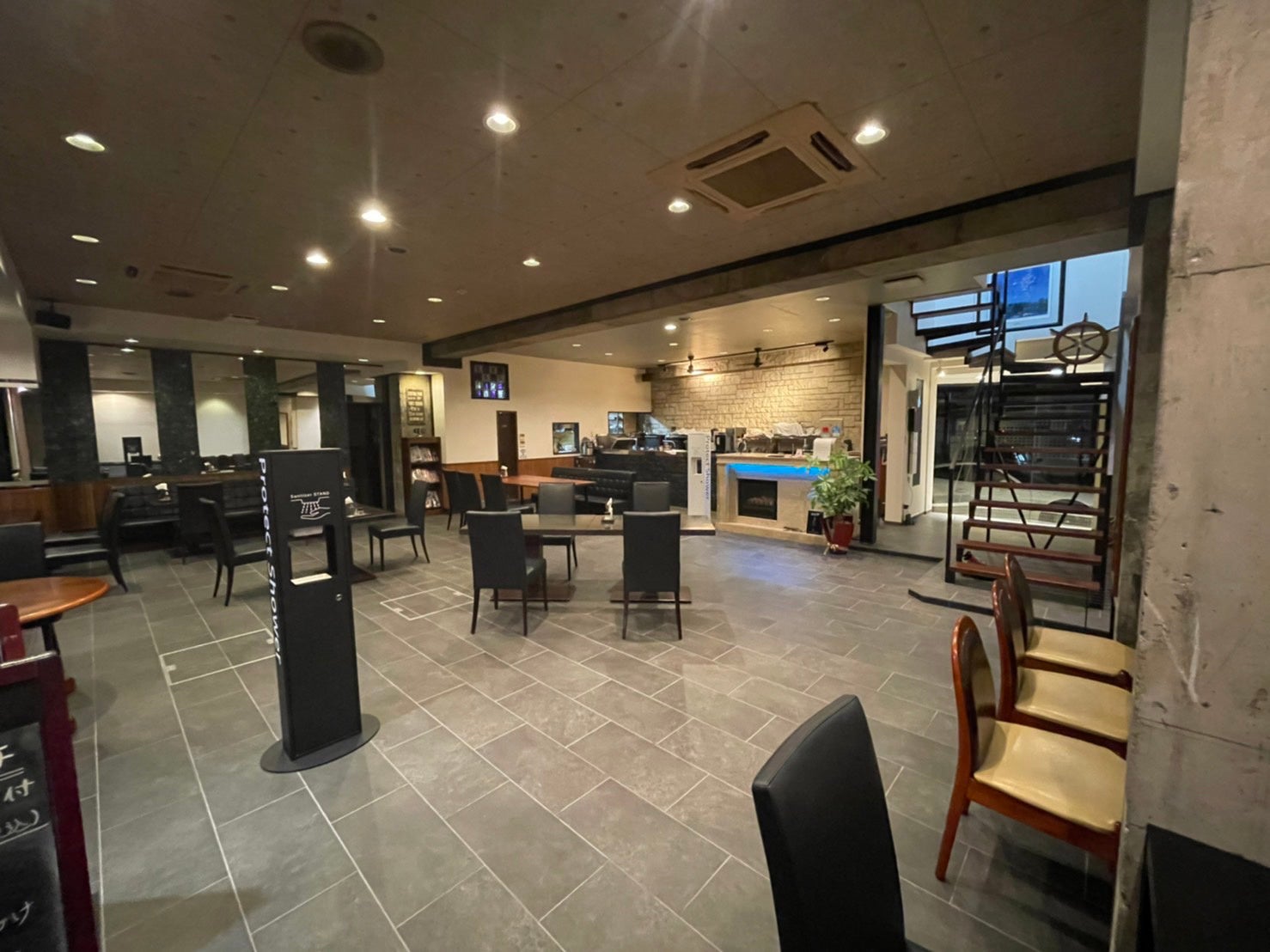 万々店