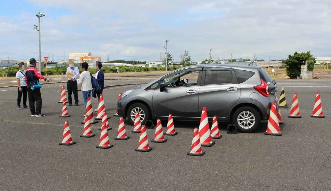 ▲運転の基本（車の死角）の様子
