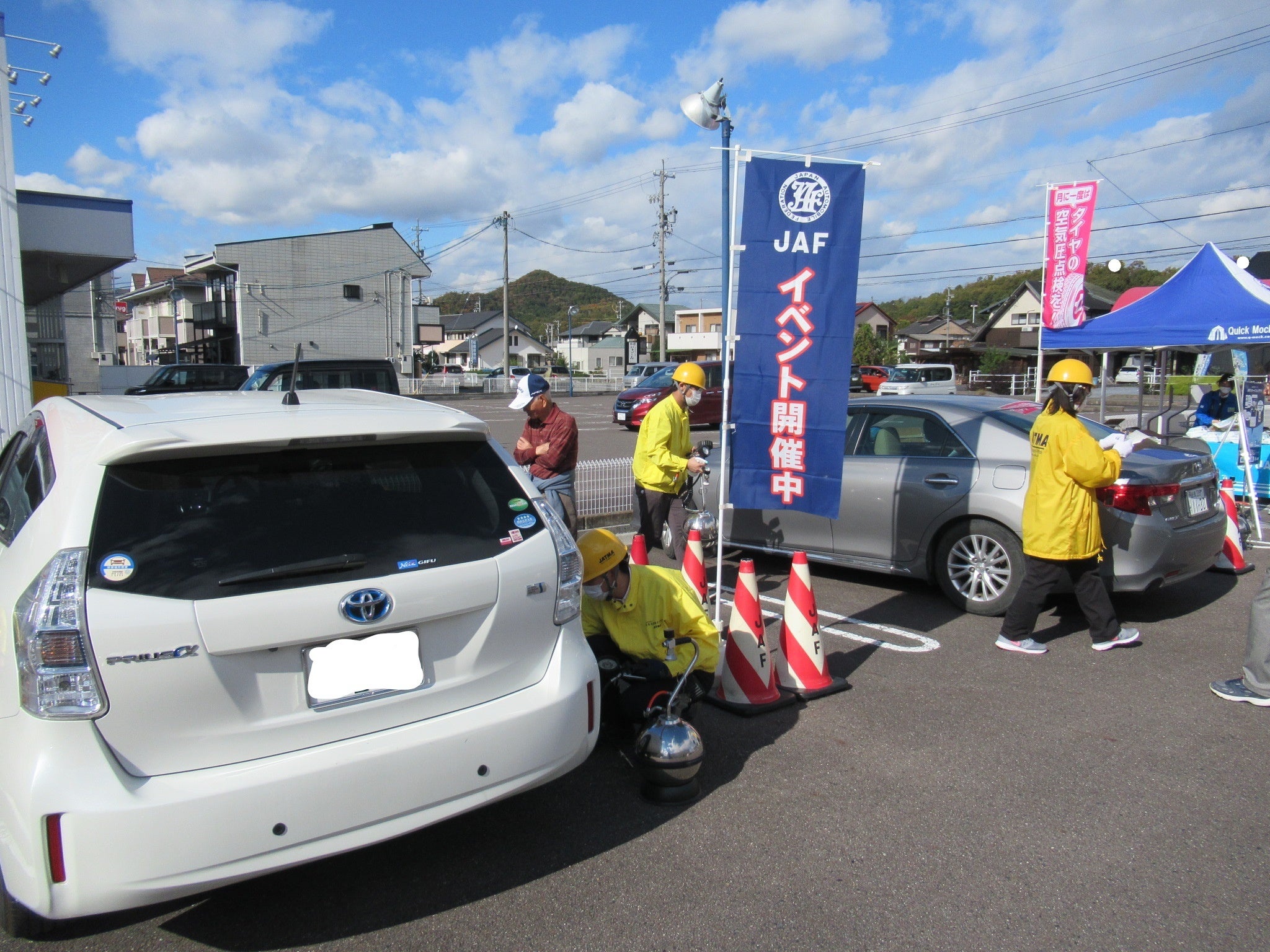タイヤチェックの様子