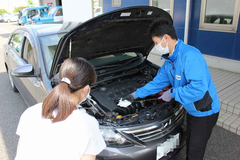 ▲エンジンルーム点検の様子