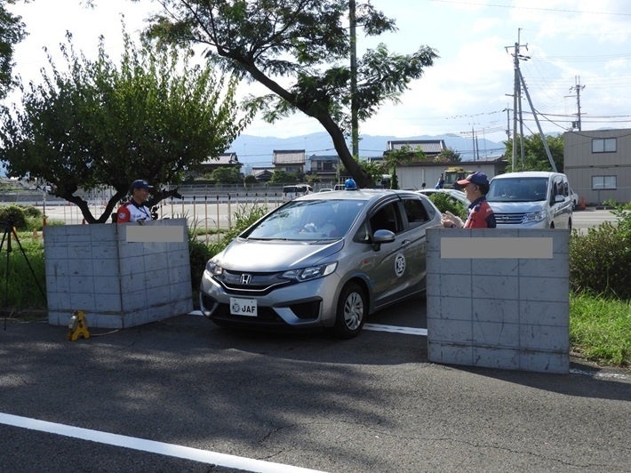 「交差点の安全な通過方法」イメージ