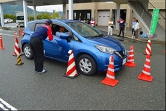 車の死角 運転席から見えるのは?