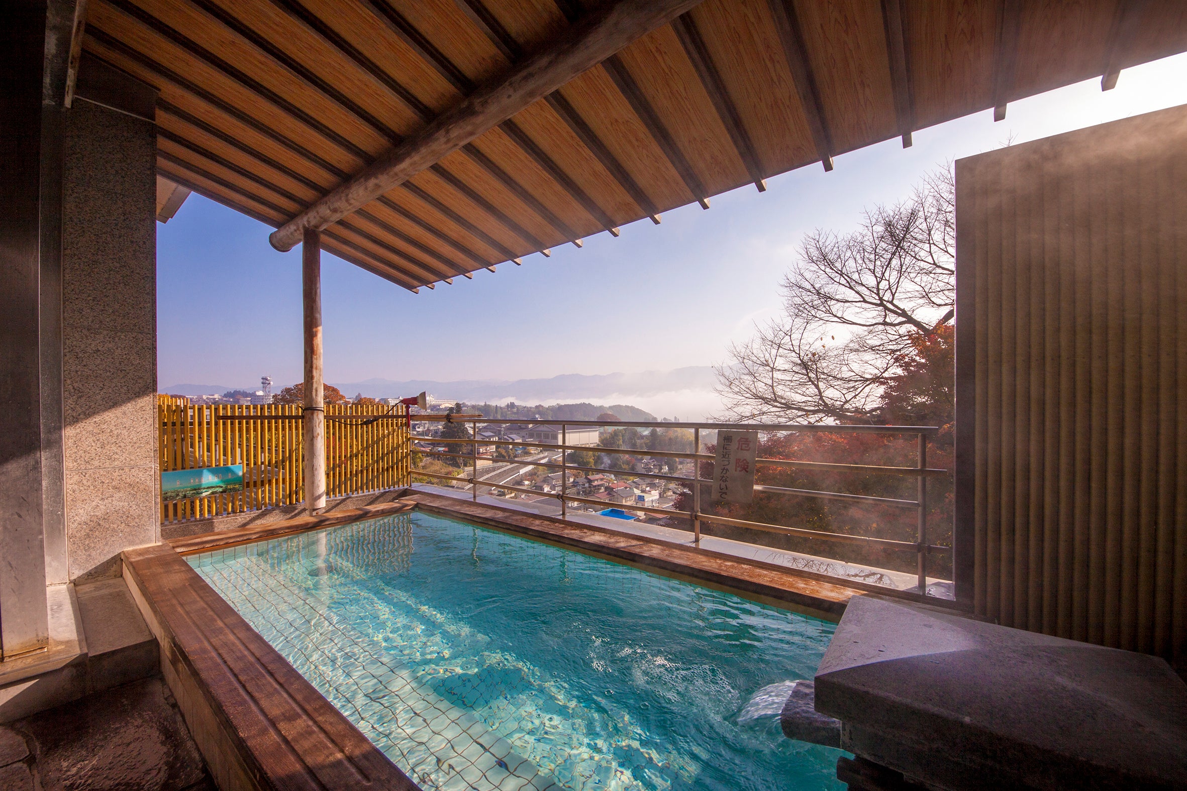 飯田市：天空の城 三宜亭本館