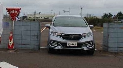 見通しの悪い交差点で多段階停止講習