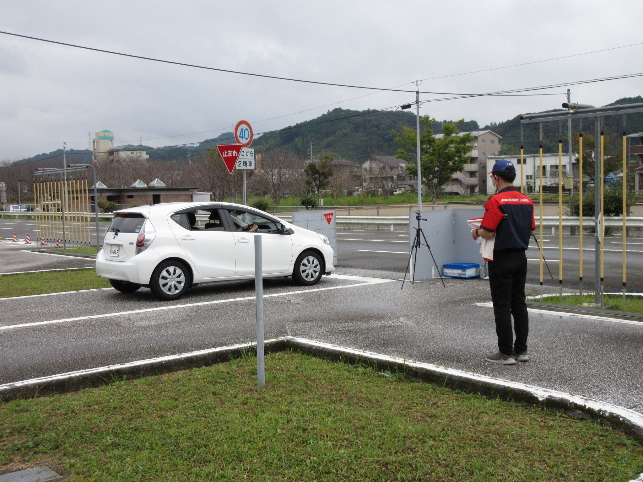 見通しの悪い交差点の通過方法