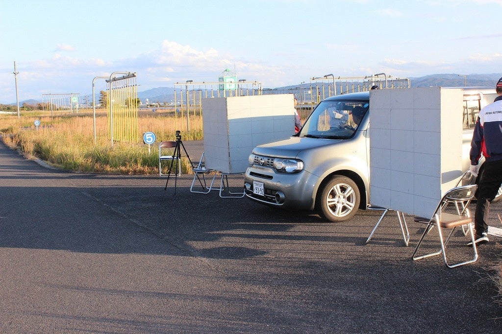 見通しの悪い交差点の通過方法