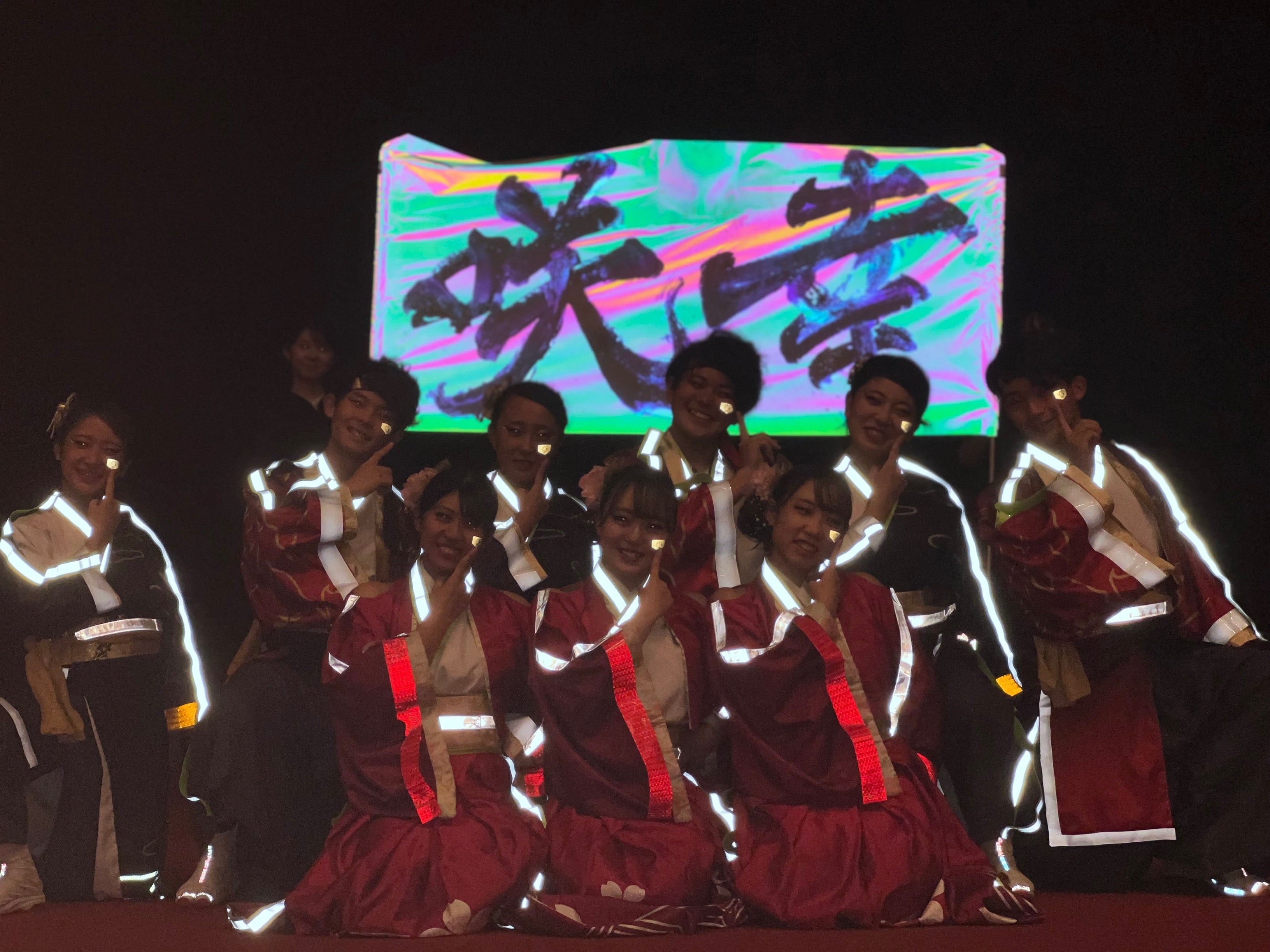 衣装に反射材を取り入れた「常笑」の皆様