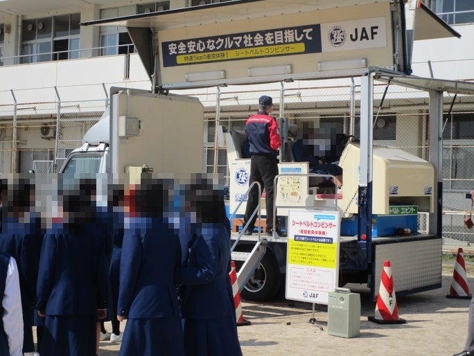 シートベルトコンビンサーの様子