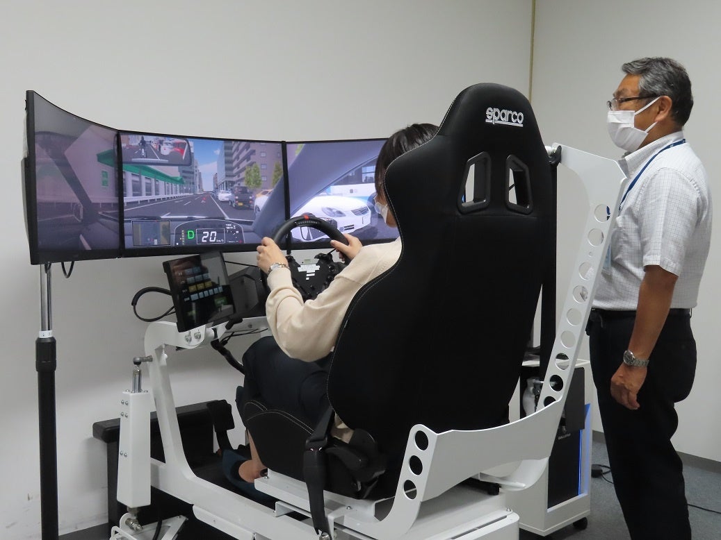 ドライビングシミュレーター（イメージ）